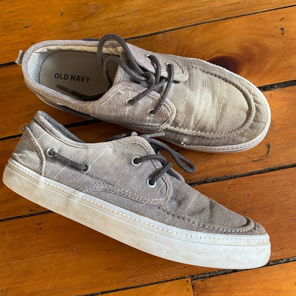 Youth boys size 4 shoes